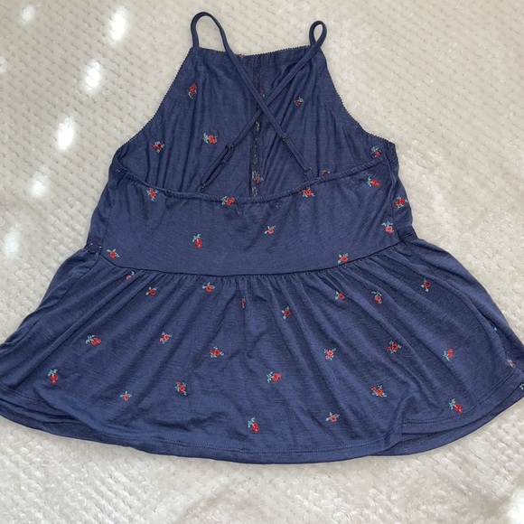 Summer Top - Picture 2 of 2